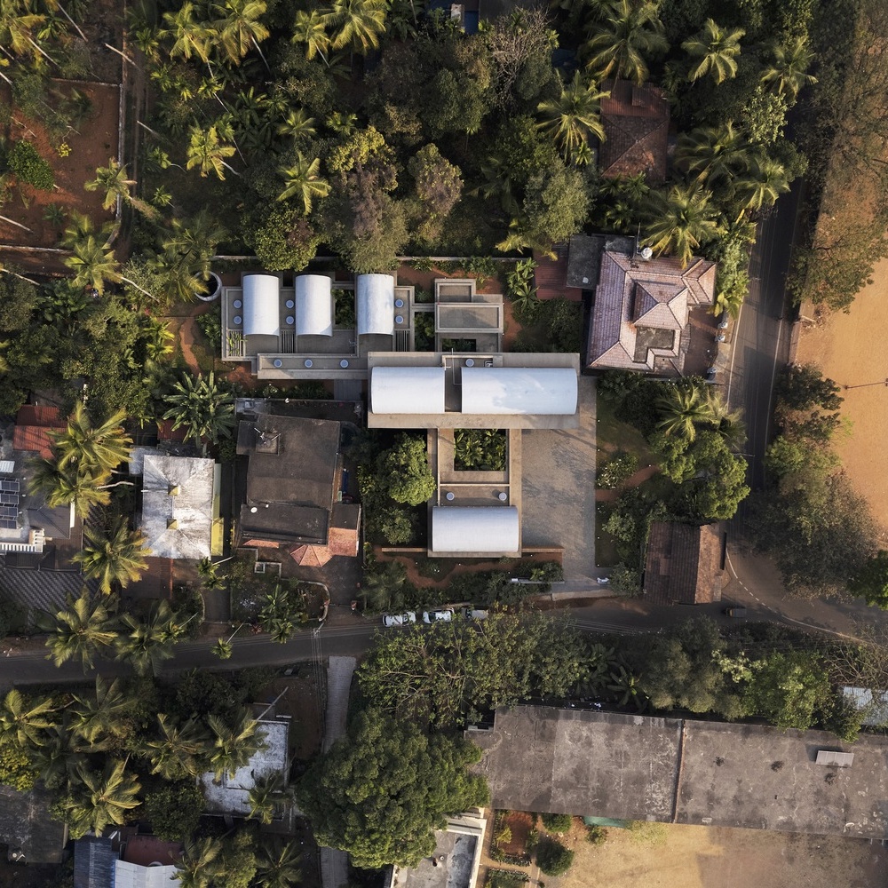 the-stoic-wall-residence-lijo-reny-architects_1