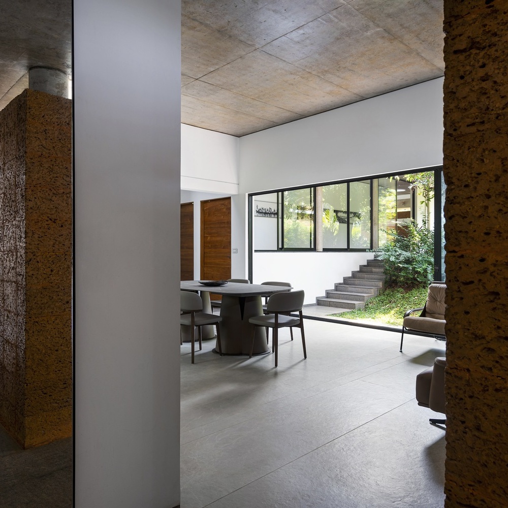 the-stoic-wall-residence-lijo-reny-architects_24